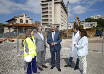 El consejero de Salud, César Pascual, visitas las obras de la Unidad de Protonterapia de Valdecilla. 
16 JUN 25