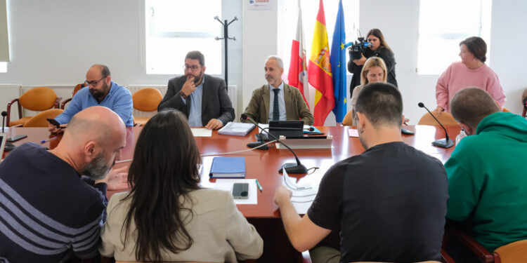 12:00 horas. CEIP Simón Cabarga, Santander. El consejero de Educación, Formación Profesional y Universidades, Sergio Silva, preside la Mesa de Diálogo con la Junta de Personal Docente. 16 de octubre de 2025 © Raúl Lucio