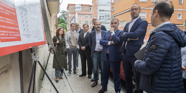 10:30 horas. Cl. Marqueses de Valdecilla y Pelayo, 9. Torrelavega
El consejero de Fomento, Vivienda, Ordenación del Territorio y Medio Ambiente, Roberto Media, presenta los proyectos de nuevas viviendas de protección oficial.
02/05/25
Eva Laza