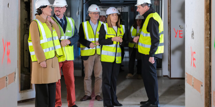11:00 horas. Santander. La presidenta de Cantabria, María José Sáenz de Buruaga, asiste a los inicios del desmontaje de la Residencia Cantabria. 6 de febrero de 2026 © Raúl Lucio