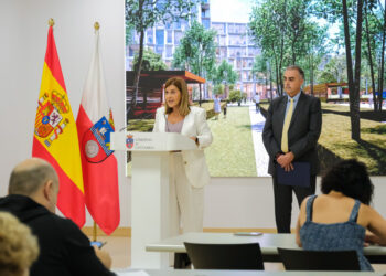 11:30 horas. Sala de Prensa del Gobierno de Cantabria. La presidenta del Gobierno, María José Sáenz de Buruaga, realiza declaraciones sobre el proyecto del PSIR para construir viviendas entre Santander y Bezana. 5 de octubre de 2026 © Raúl Lucio